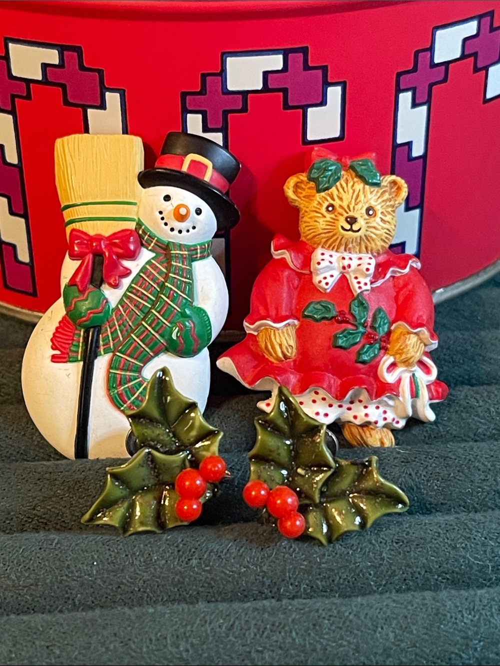⛄️ Vintage Hallmark Christmas Brooches & Enamel Holly Screw-back Earrings